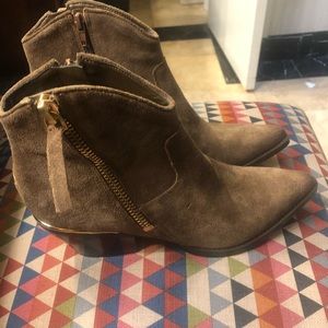 Guess Nalony Ankle Boot size 8 Brown Suede